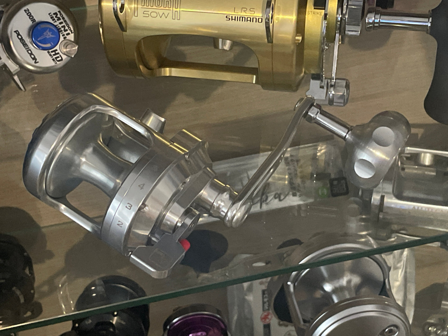 Mulinello alutecnos 8v destro silver ottimo per traina con il vivo e tecniche verticali importanti
