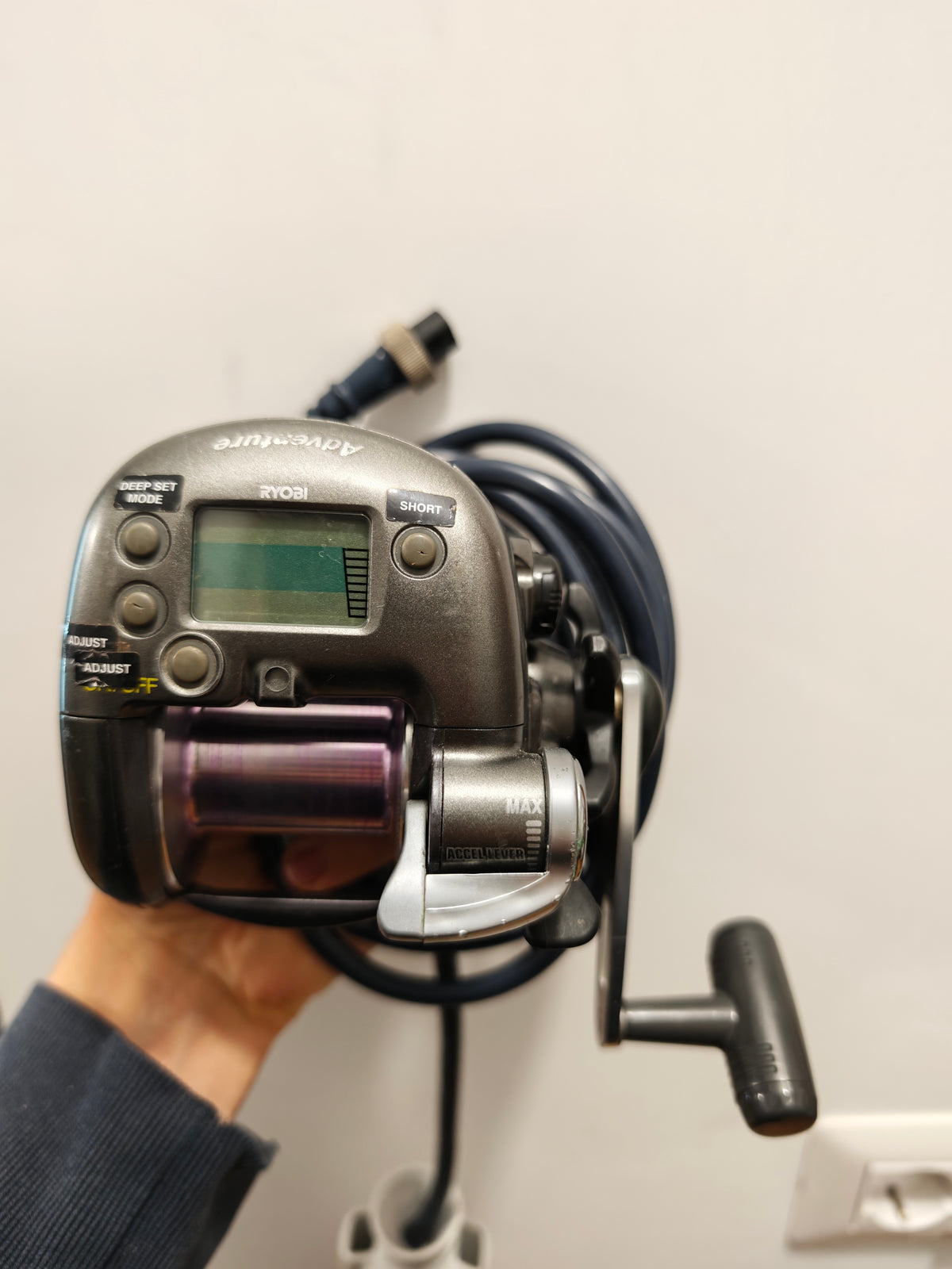Mulinello elettrico rioby ss 700 per bolentino tataki 500 metri j braid inclusi