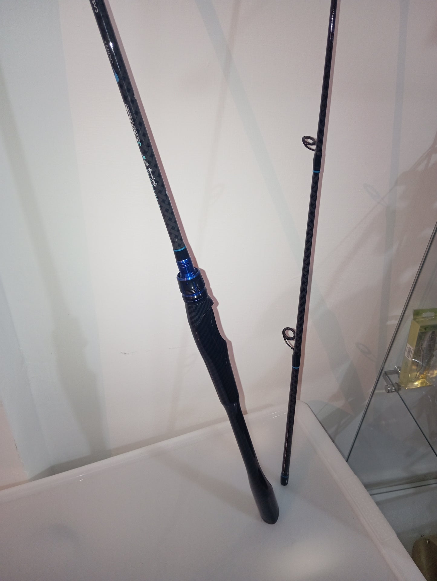 Canna 2.10 mt ottima per spinning o tecniche verticali light lancia fino a 40 grammi utilizzabile  anche per sabiki tataki light jigging