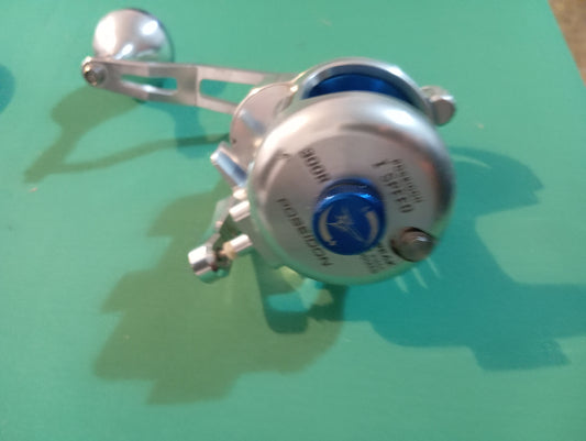 Mulinello poseidon 300 R ottimo per tecniche verticali e traina col vivo destro