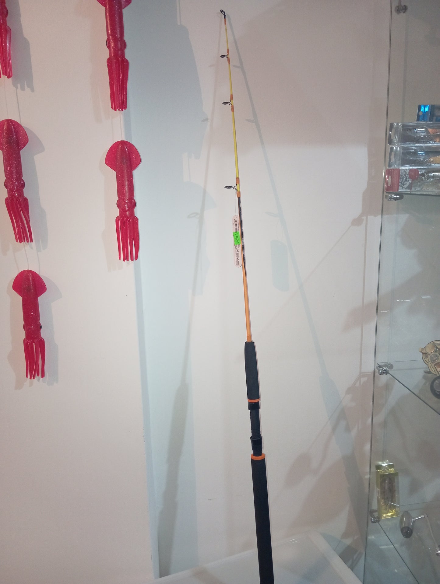 Canna da 120 cm  studiata per la barca crociera per il portacanne e molto corta per fare lunghi recuperi senza affaticarsi ottima per bolentino e totanetti la lunghezza la rende molto maneggevole