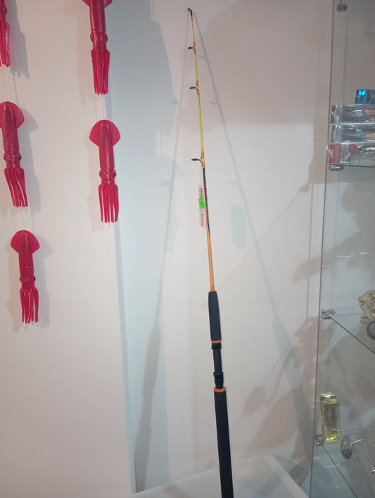 Canna da 120 cm  studiata per la barca crociera per il portacanne e molto corta per fare lunghi recuperi senza affaticarsi ottima per bolentino e totanetti la lunghezza la rende molto maneggevole